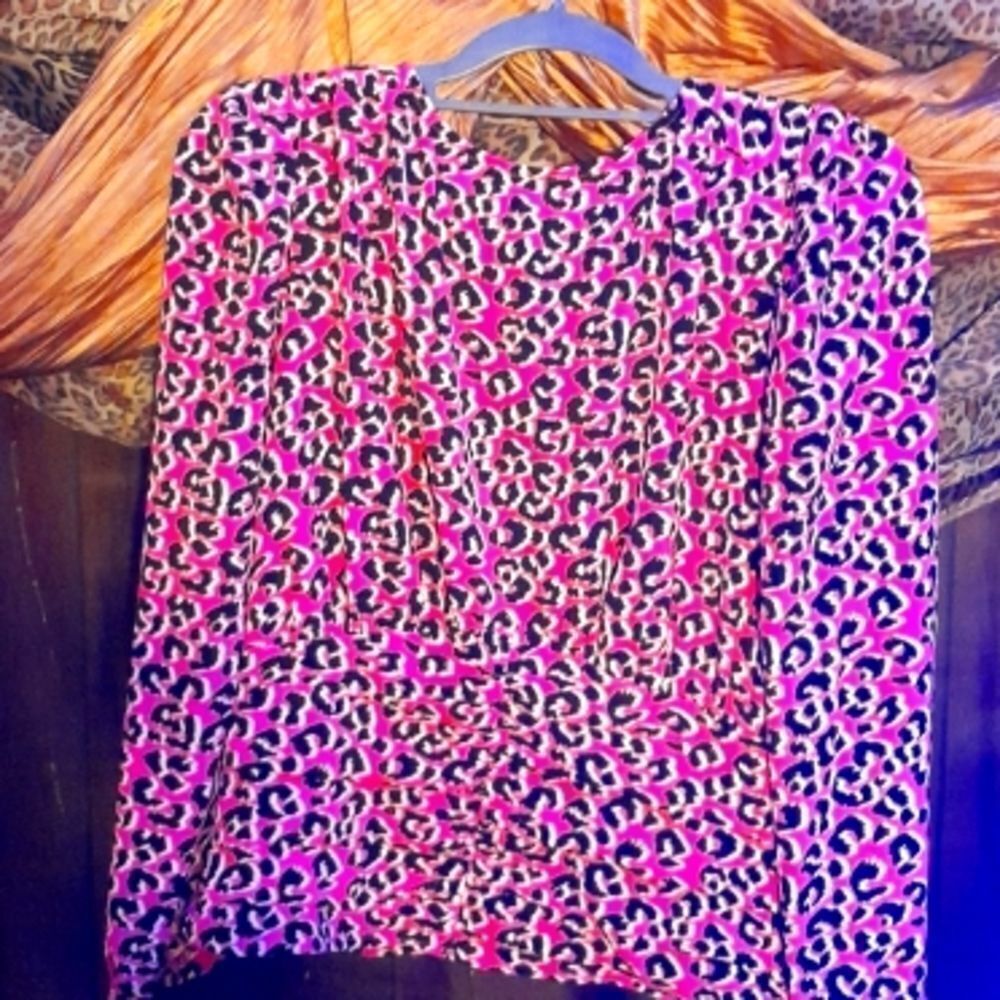 🤠Like New Scoop Long Sleeve Pink Leopard Print Blouse Size Medium